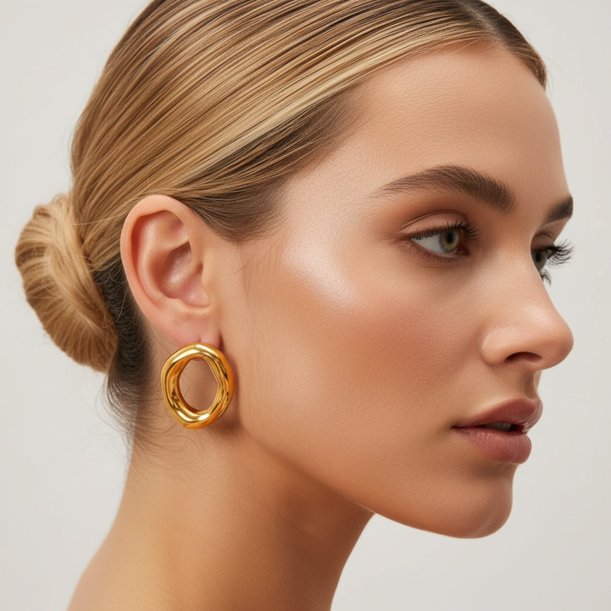 Aura Oval Earrings